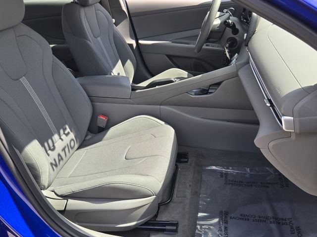 Used 2025 Hyundai Elantra SE w/ Cargo Package FWD image 15