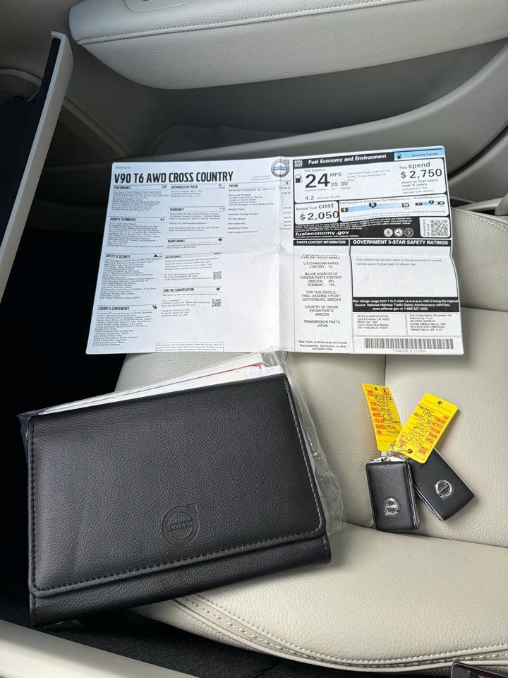 Used 2020 Volvo V90 T6 Cross Country AWD/4WD image 23