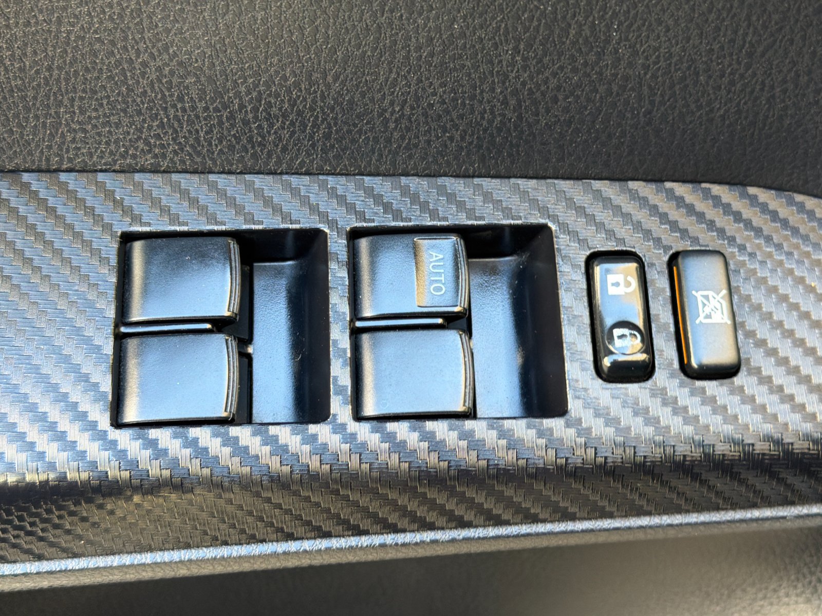 Used 2015 Toyota RAV4 LE FWD image 13