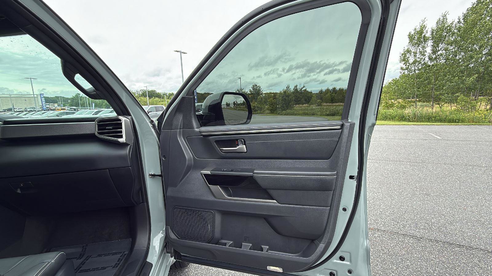 Used 2026 Toyota Tundra Limited AWD/4WD image 17