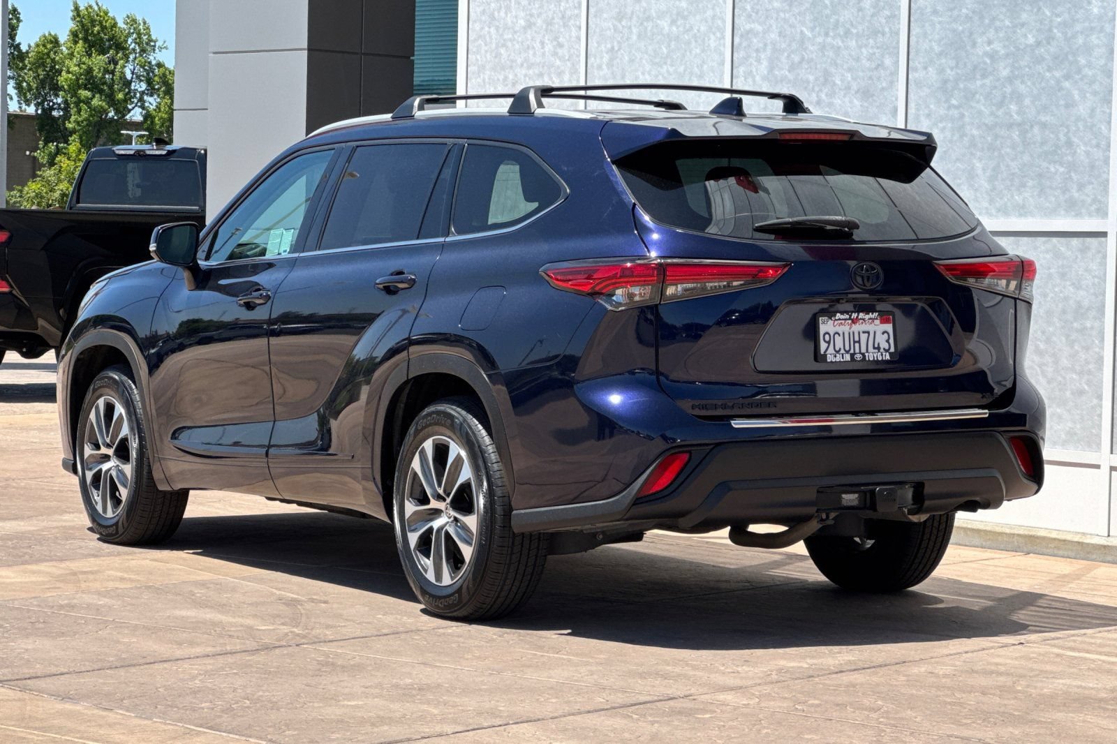 Used 2022 Toyota Highlander XLE FWD image 6