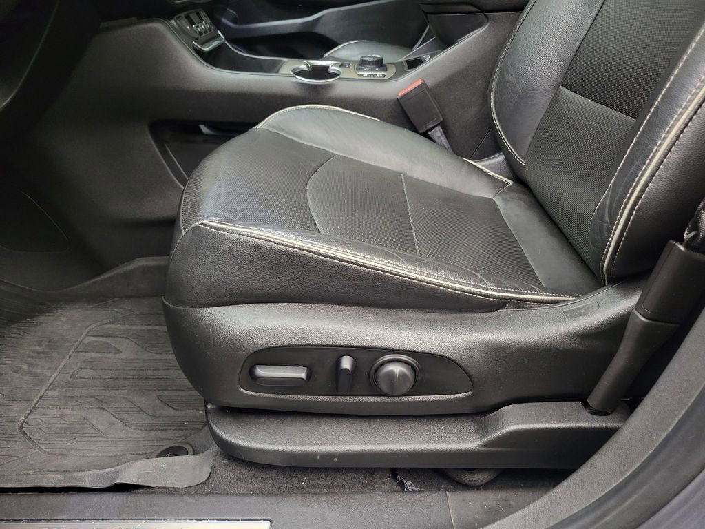 Used 2020 GMC Terrain Denali w/ Denali Premium Package AWD/4WD image 12