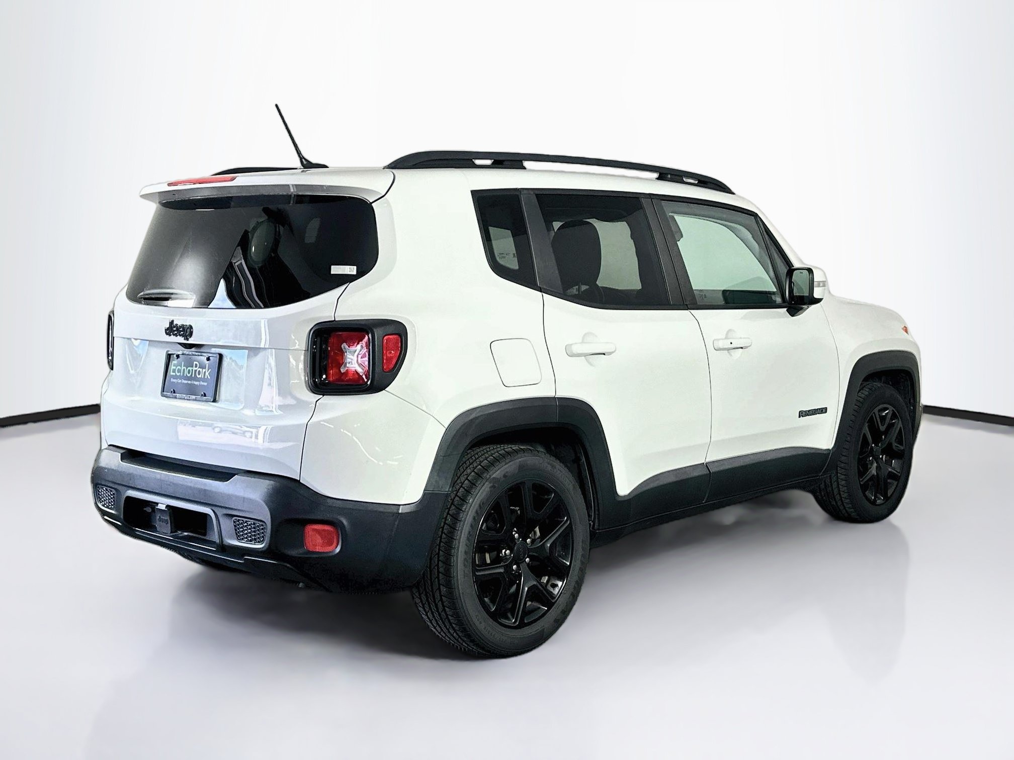 Used 2017 Jeep Renegade Altitude FWD image 9