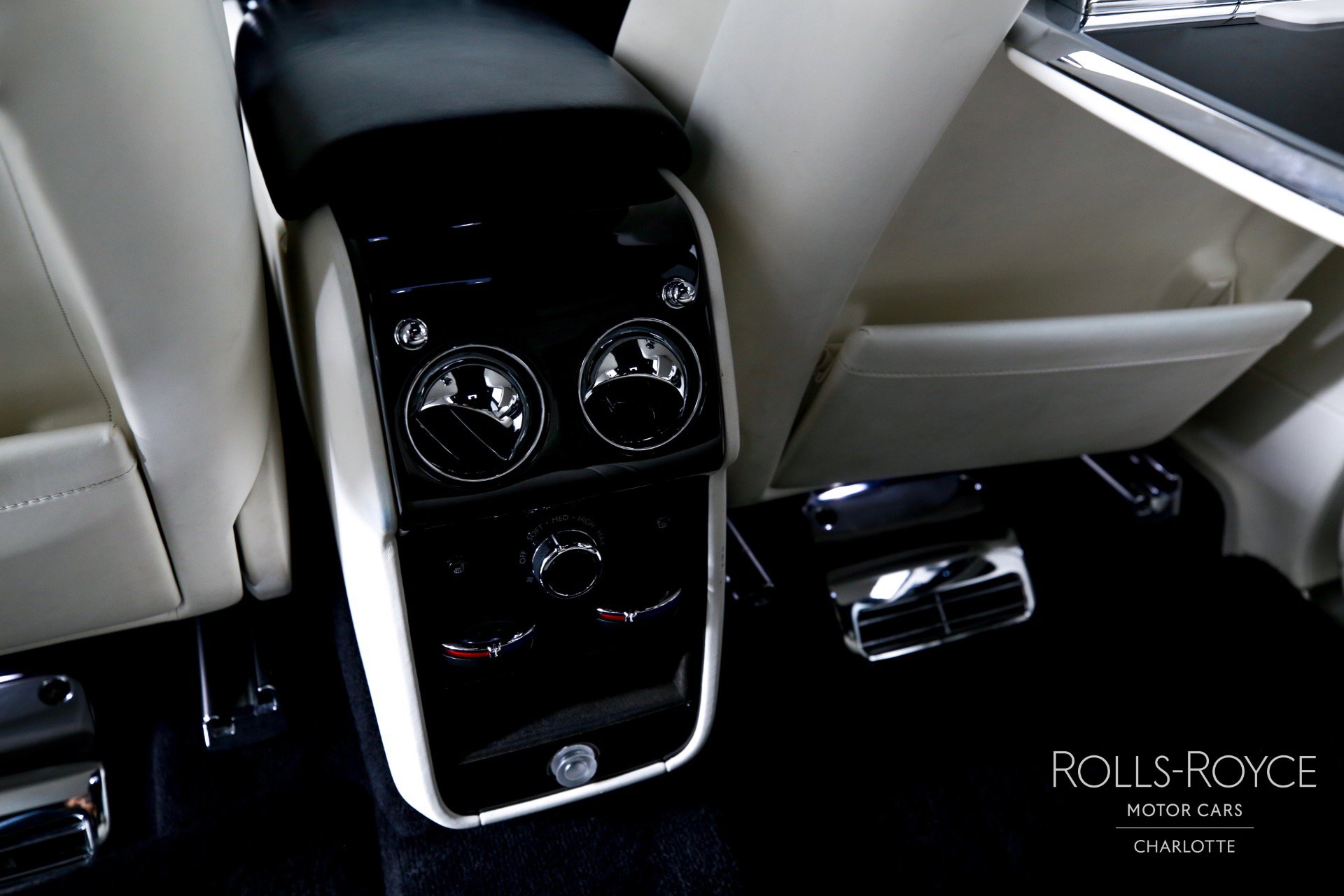 Used 2022 Rolls-Royce Cullinan image 21