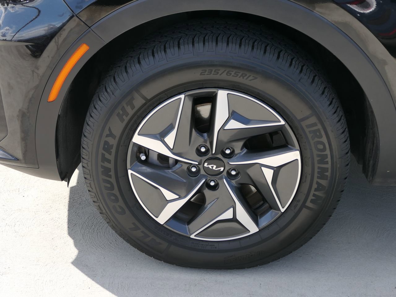 Used 2023 Kia Sorento EX image 10