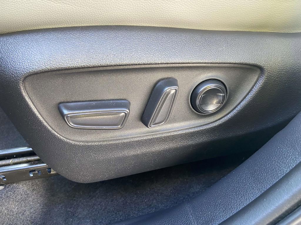 Used 2023 Toyota Highlander Bronze Edition FWD image 18