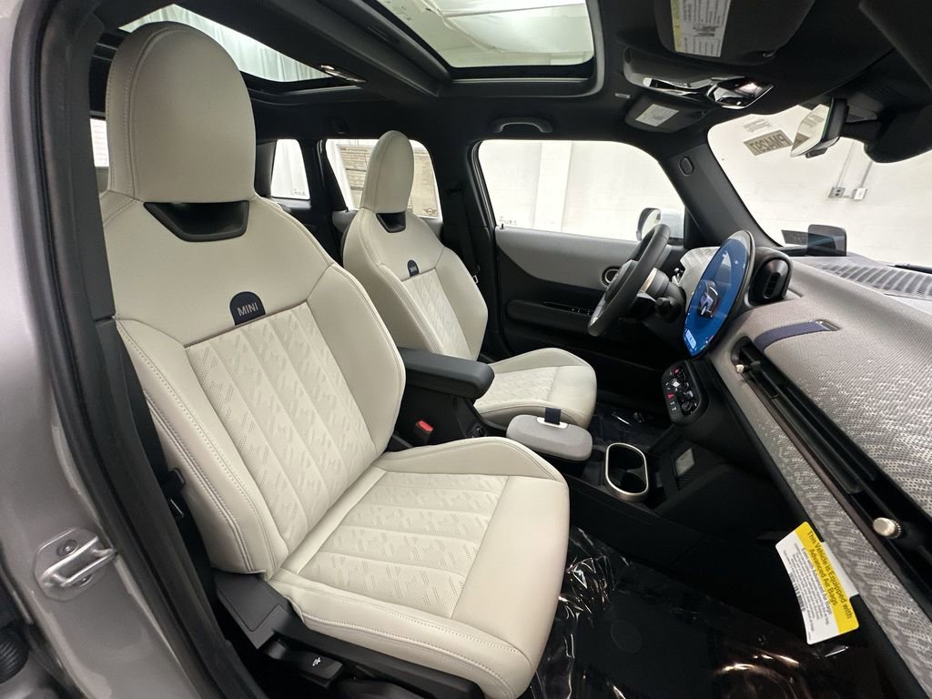 New 2025 MINI Cooper 4-Door Hardtop FWD image 29