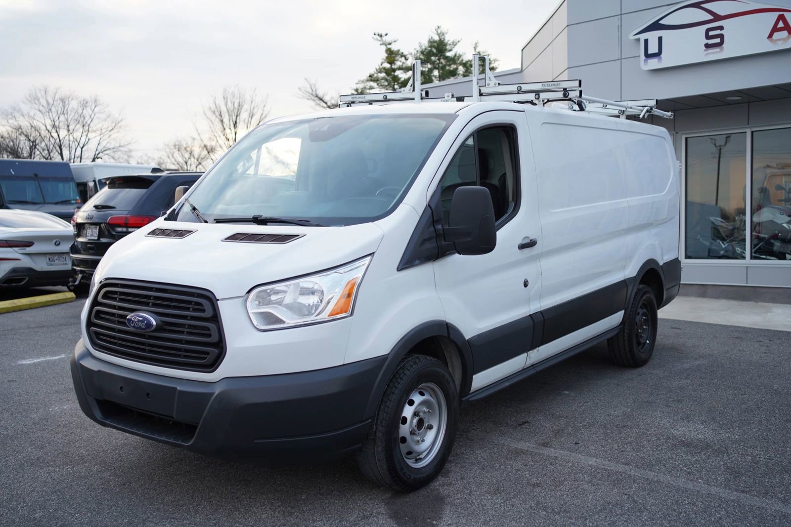 Used 2016 Ford Transit 250 130 Low Roof RWD image 1