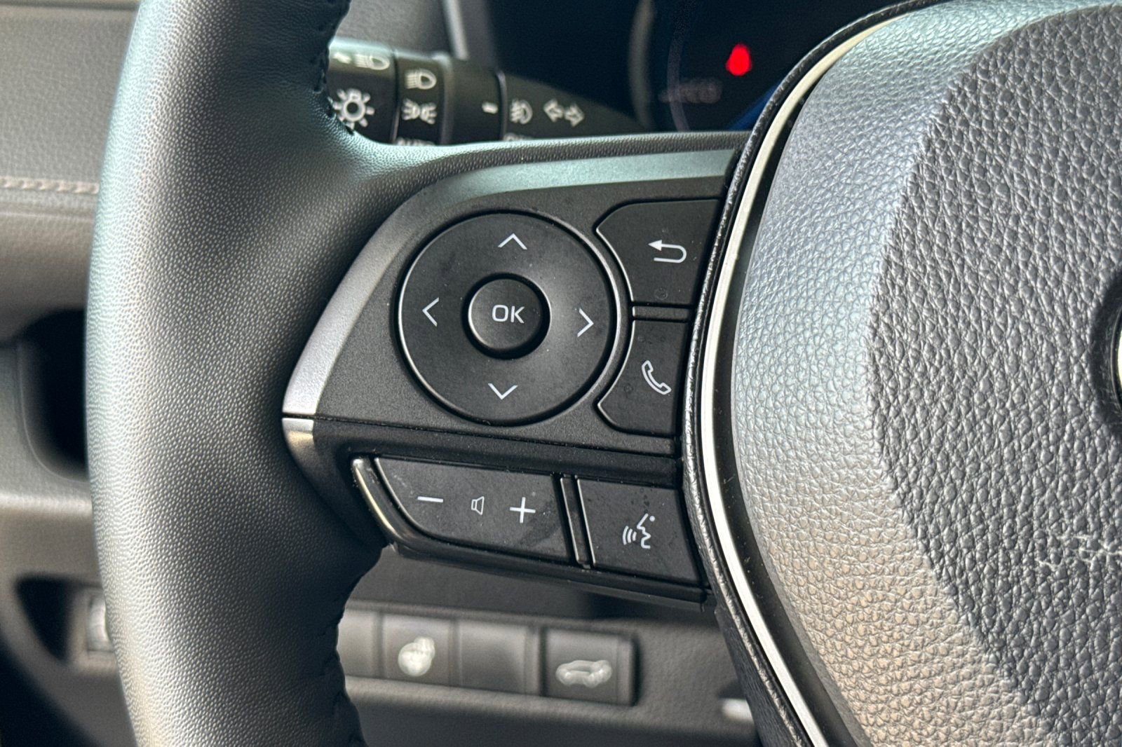 Used 2025 Toyota RAV4 XLE Premium w/ Weather Package AWD/4WD image 27