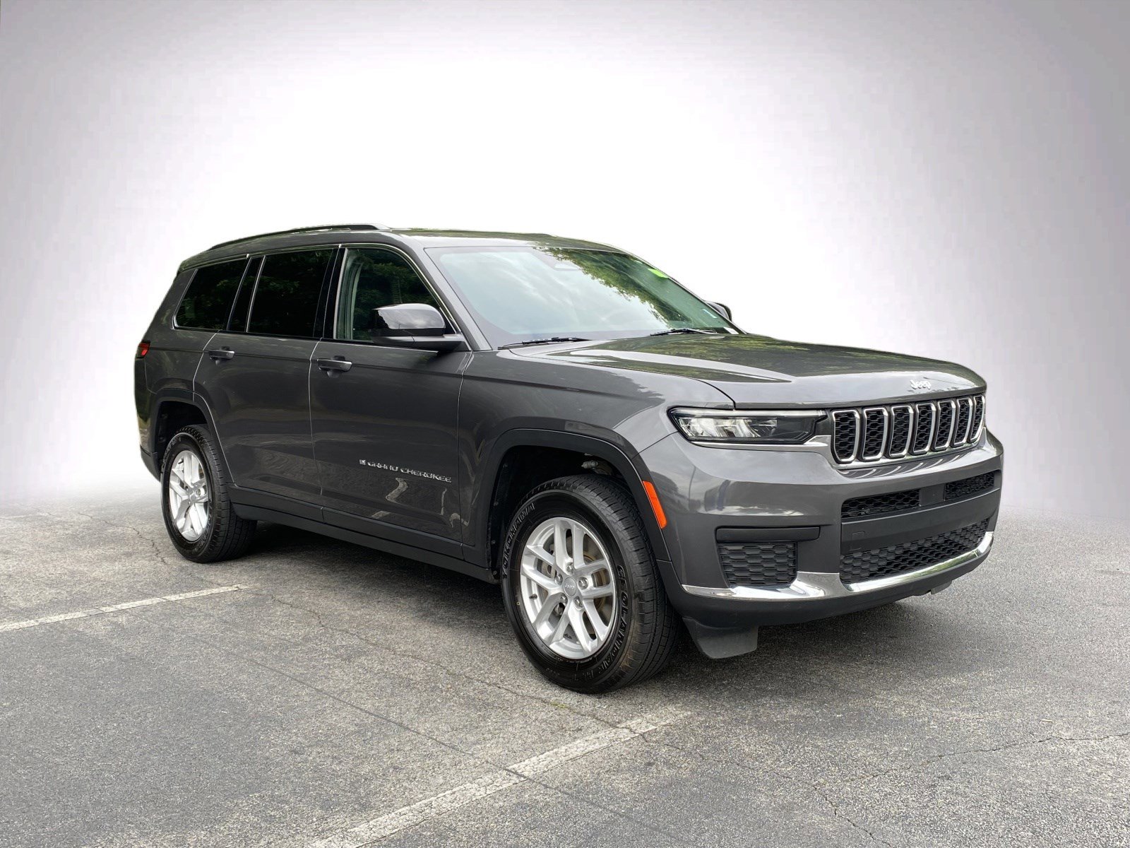 Used 2022 Jeep Grand Cherokee L Laredo w/ Luxury Tech Group I AWD/4WD image 2