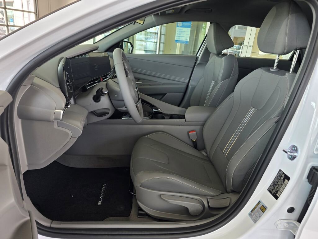 New 2025 Hyundai Elantra SEL image 20