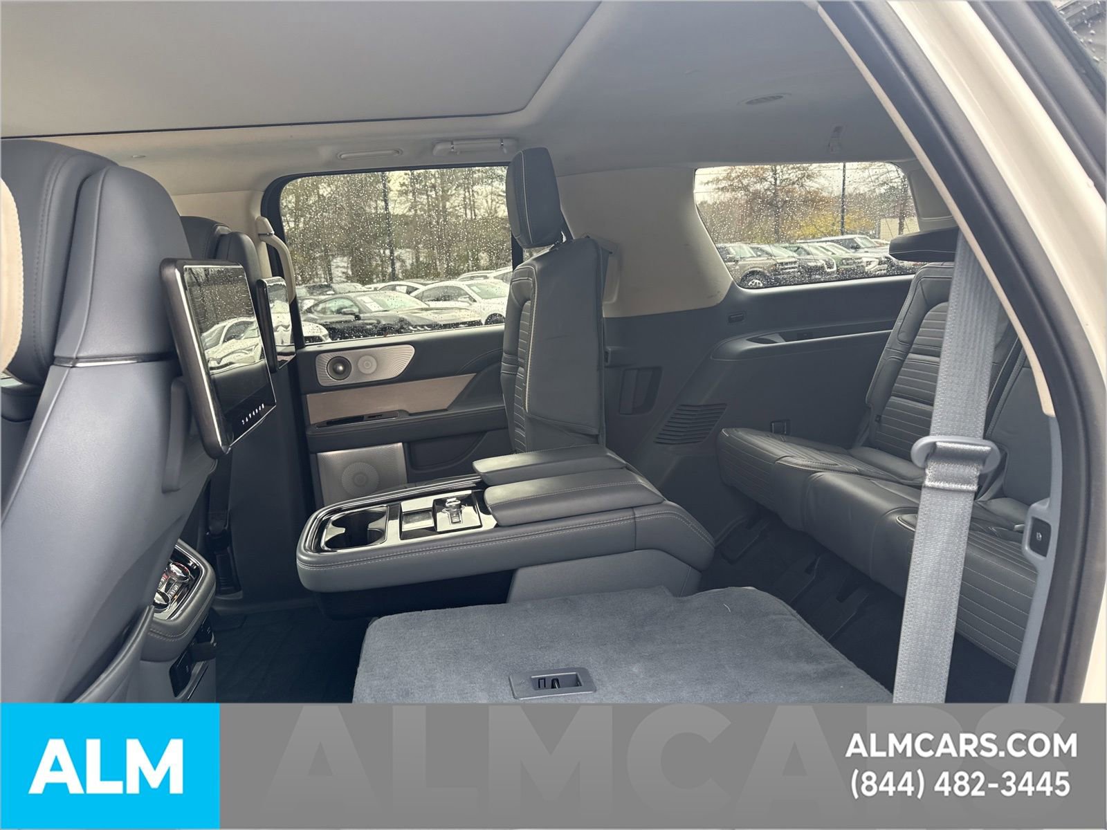 Used 2021 Lincoln Navigator Black Label w/ Cargo Convenience Package image 11