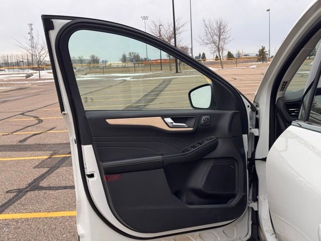 Used 2022 Ford Escape Titanium w/ Titanium Elite Package image 4