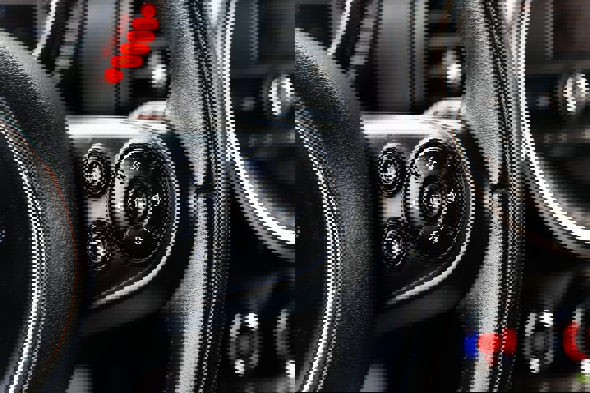 Used 2015 MINI Cooper 2-Door Hardtop image 32