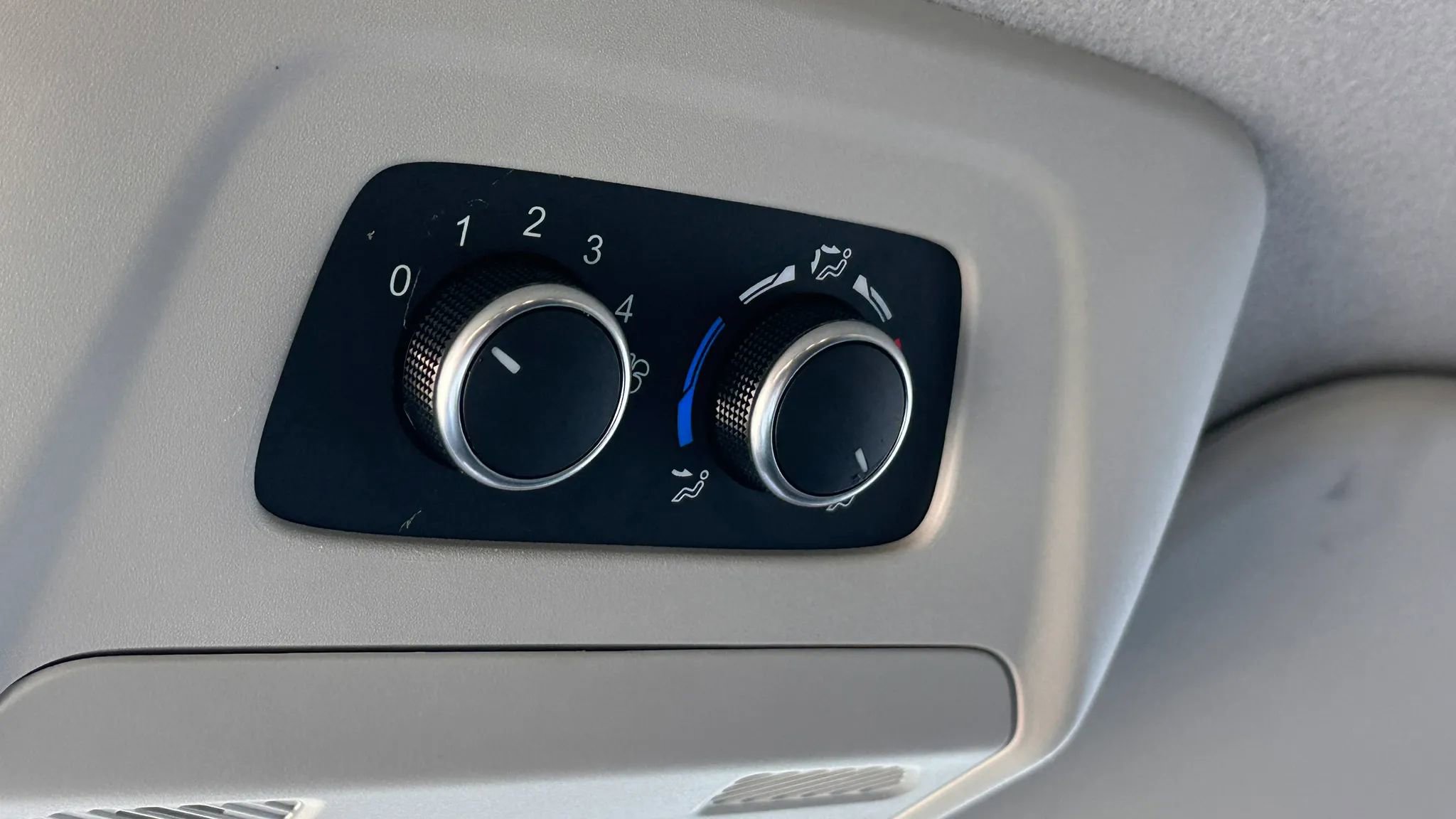 Used 2023 Ford Transit 350 XLT image 18