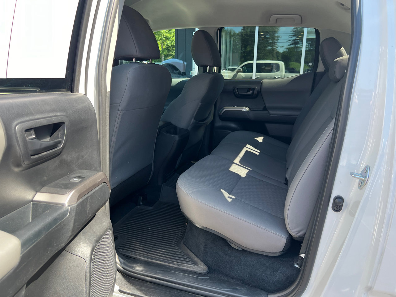 Used 2022 Toyota Tacoma SR5 AWD/4WD image 10
