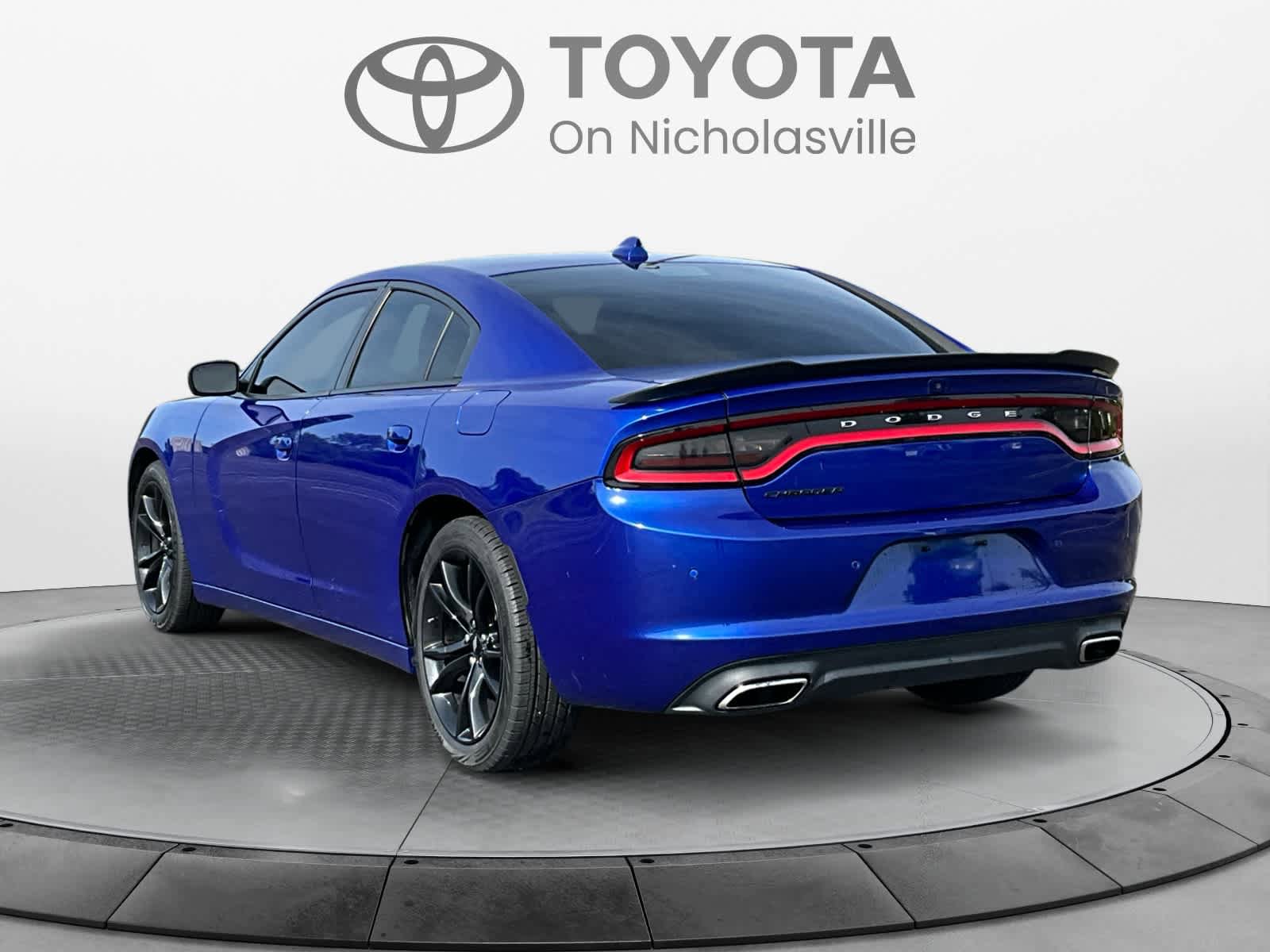 Used 2018 Dodge Charger SXT Plus w/ Blacktop Package RWD image 4