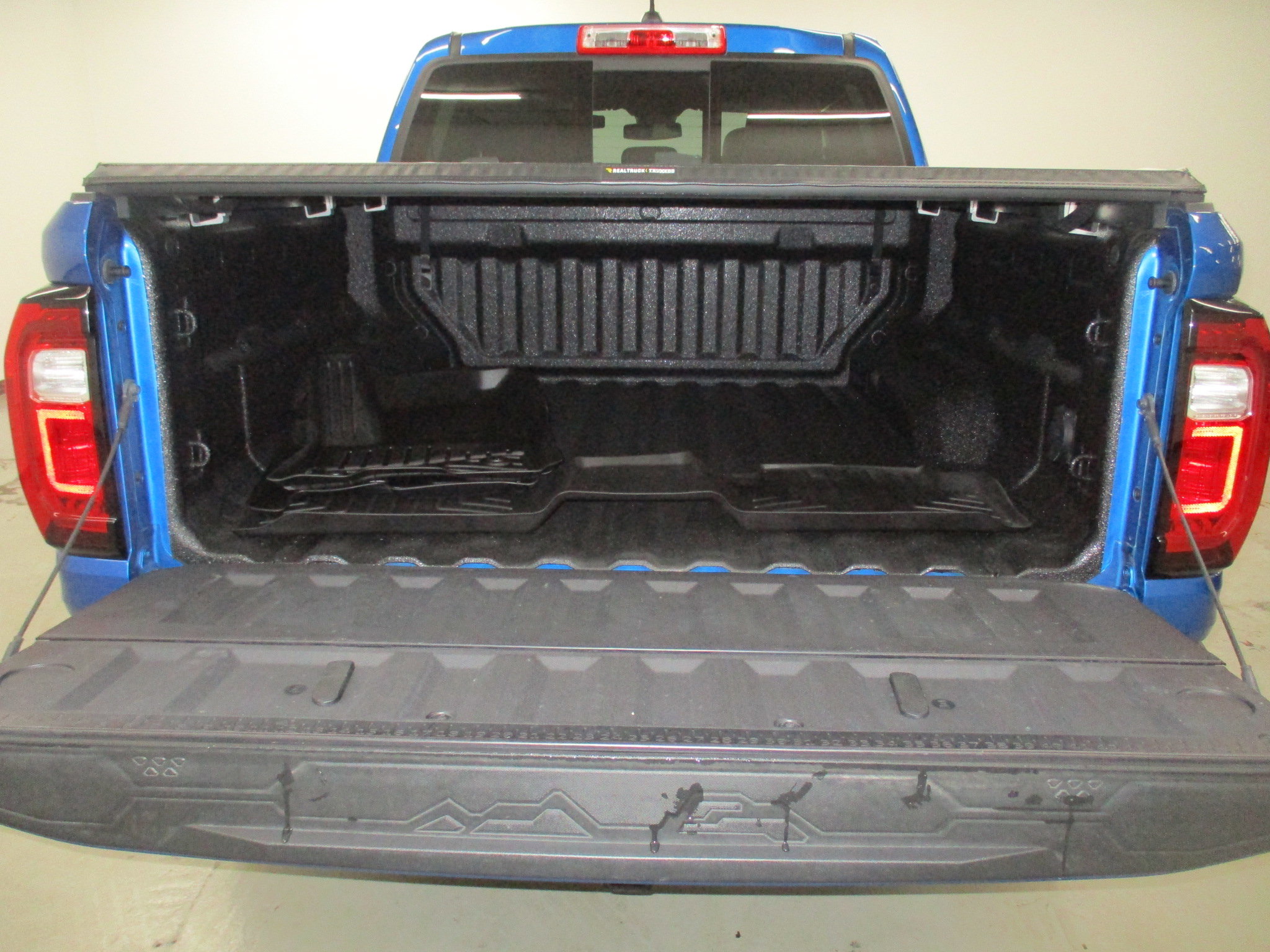 Used 2024 GMC Canyon Elevation w/ Elevation Premium Package image 12