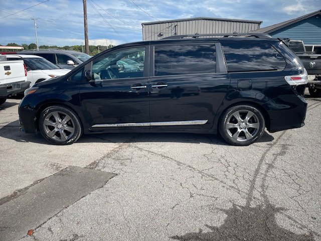 Used 2017 Toyota Sienna SE FWD image 8