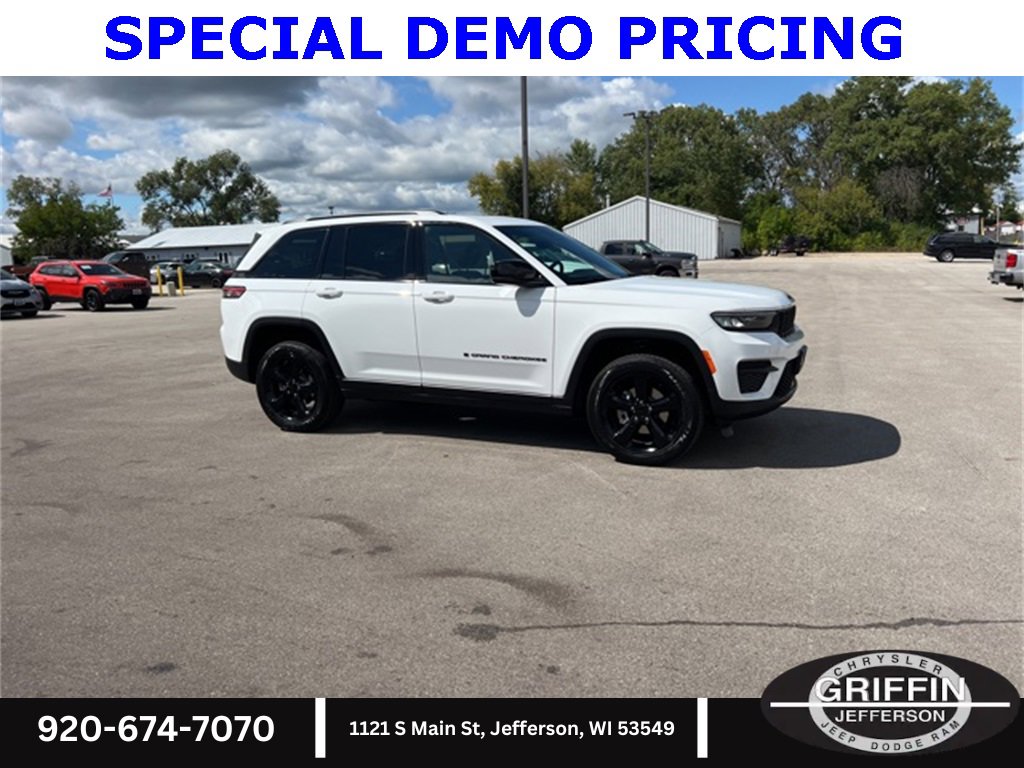 New 2025 Jeep Grand Cherokee Altitude image 8