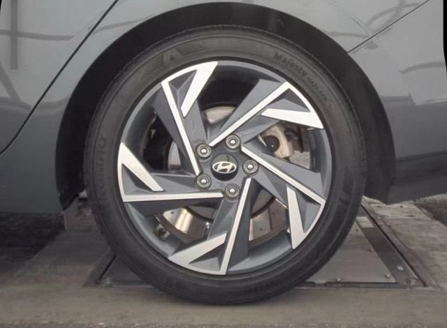 Used 2025 Hyundai Elantra Sport FWD image 12