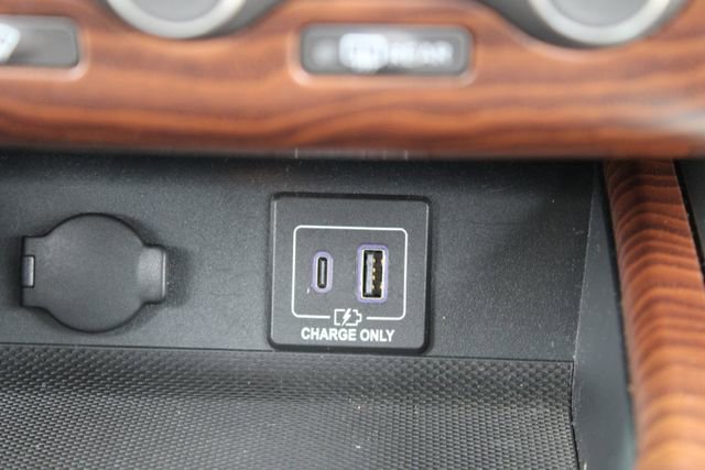 Used 2020 Nissan Pathfinder Platinum w/ Cargo Package FWD image 25
