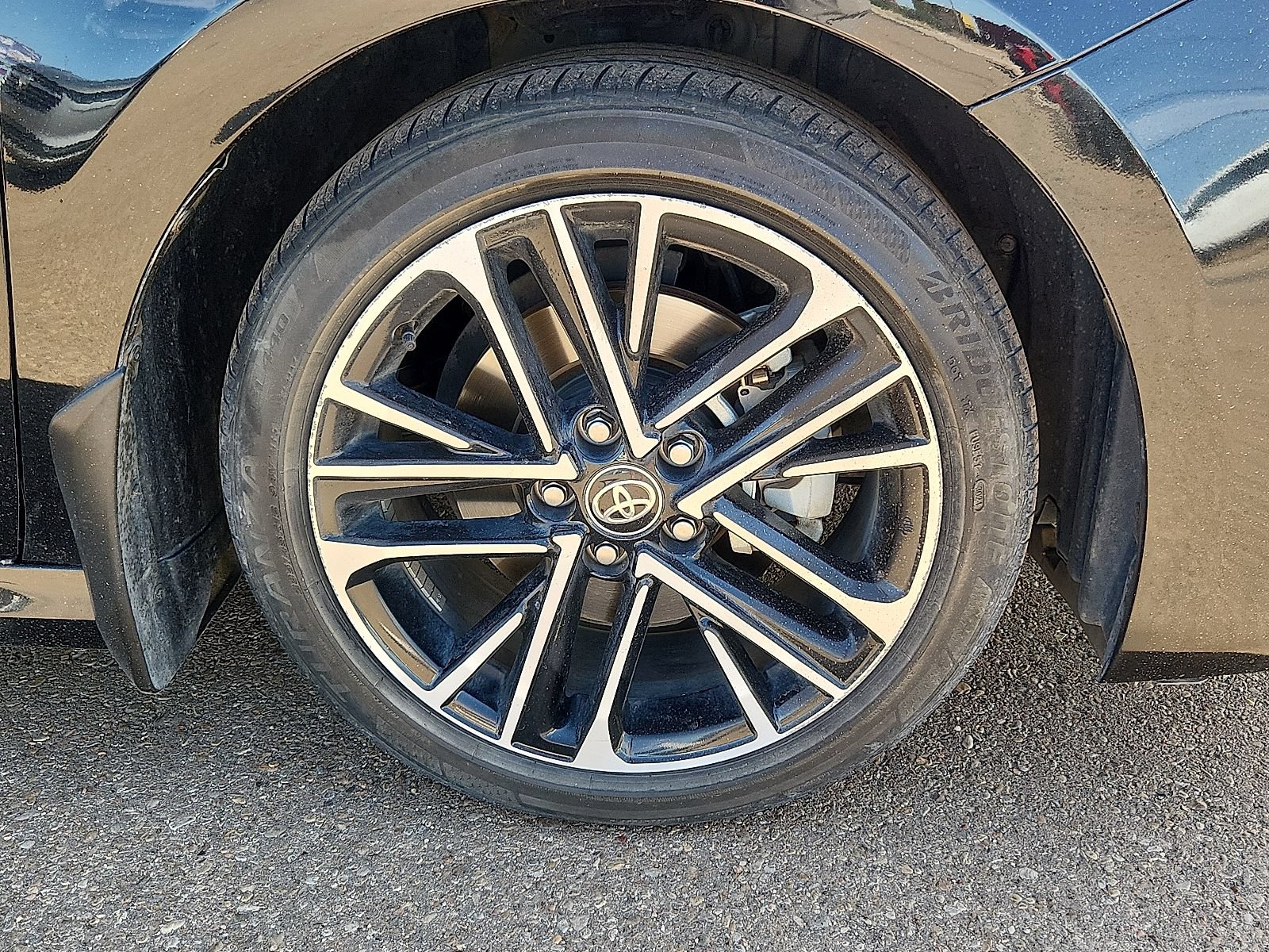 Used 2025 Toyota Camry XLE FWD image 5