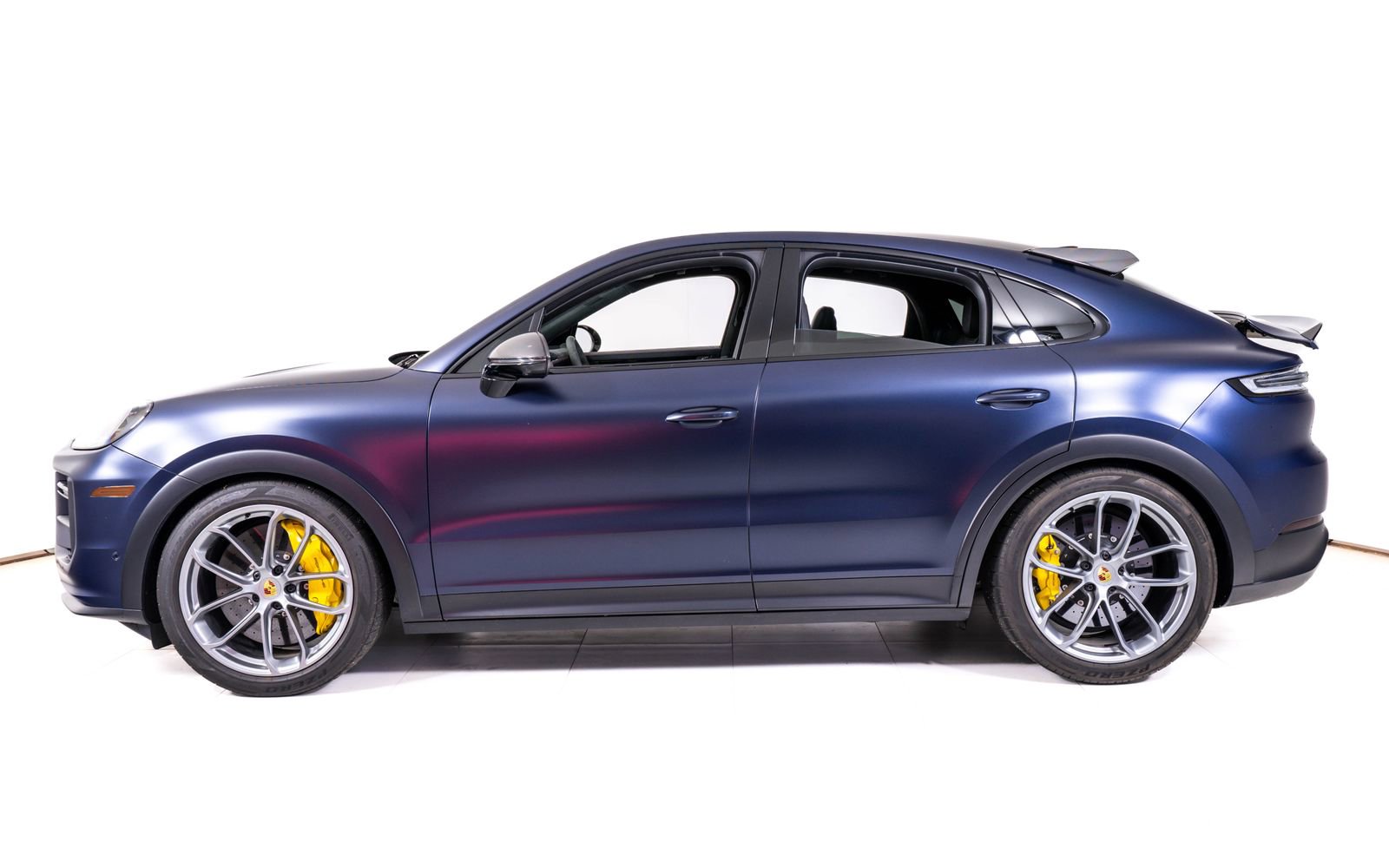 Used 2024 Porsche Cayenne Turbo GT AWD/4WD image 3