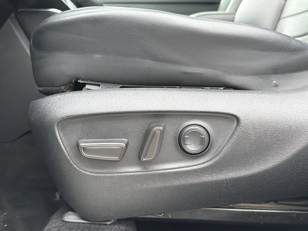 Used 2022 Toyota Highlander XLE FWD image 24