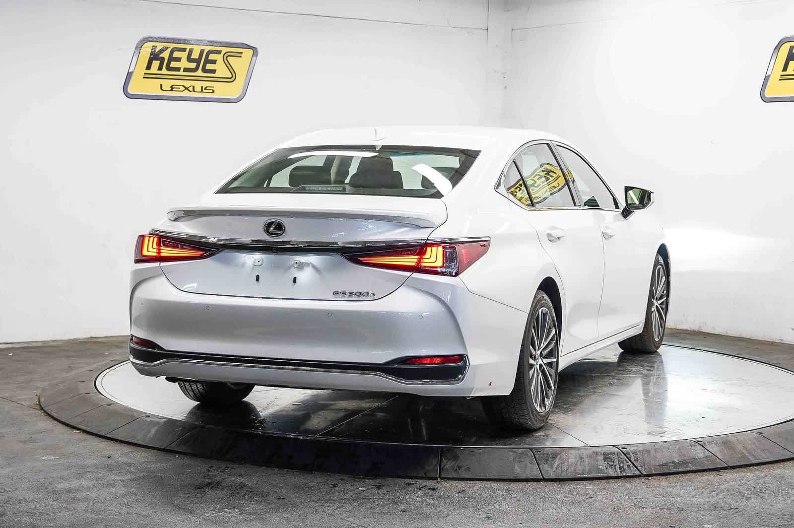 Certified 2025 Lexus ES 300h w/ Premium Package FWD image 4