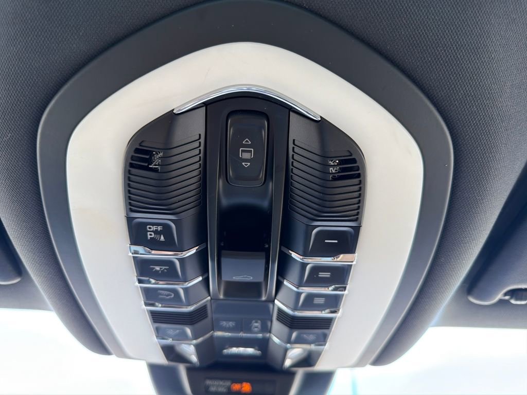 Used 2018 Porsche Macan image 26