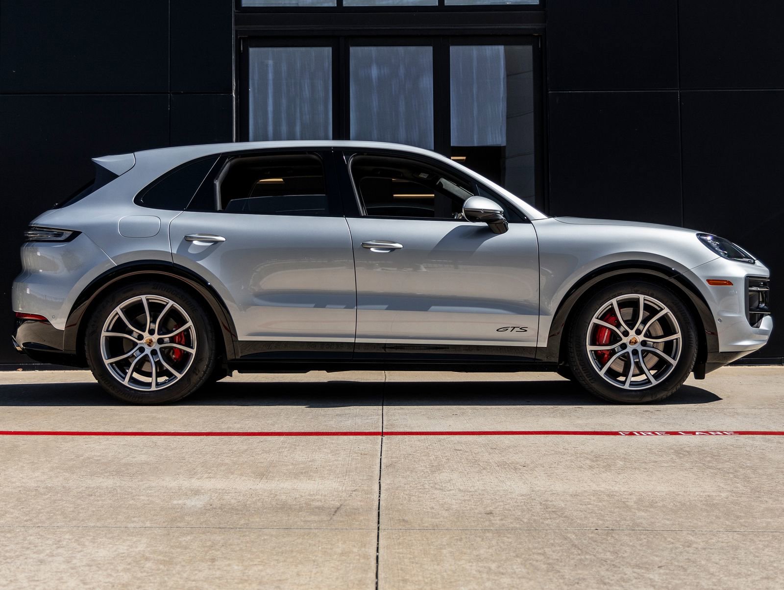 Used 2025 Porsche Cayenne GTS AWD/4WD image 12