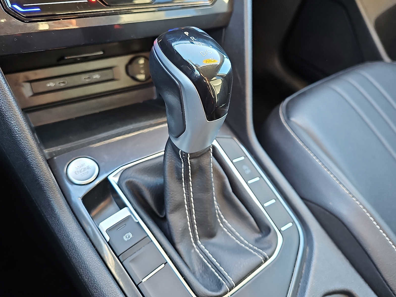 Used 2024 Volkswagen Tiguan SE image 15