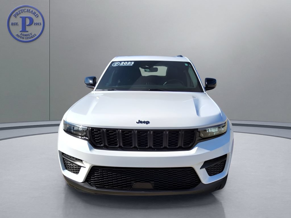 Used 2023 Jeep Grand Cherokee Altitude AWD/4WD image 2