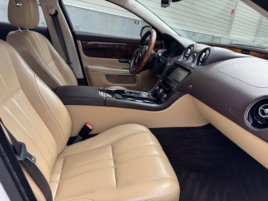 Used 2015 Jaguar XJ AWD image 28