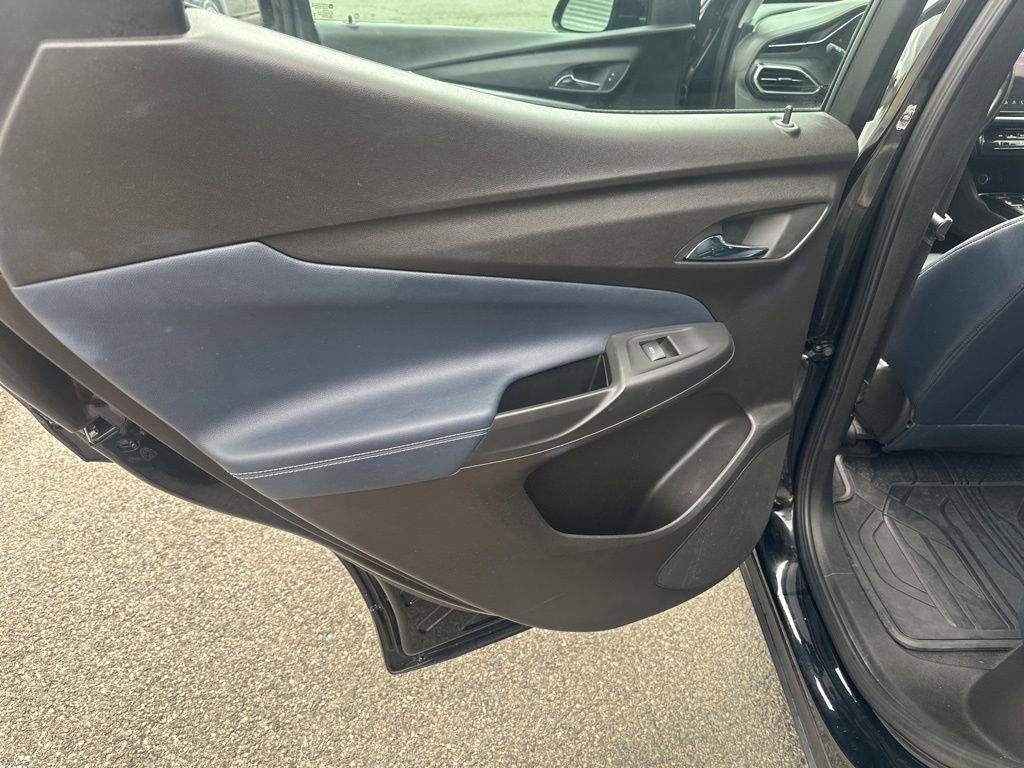 Used 2023 Chevrolet Bolt EUV LT w/ Convenience Package FWD image 23