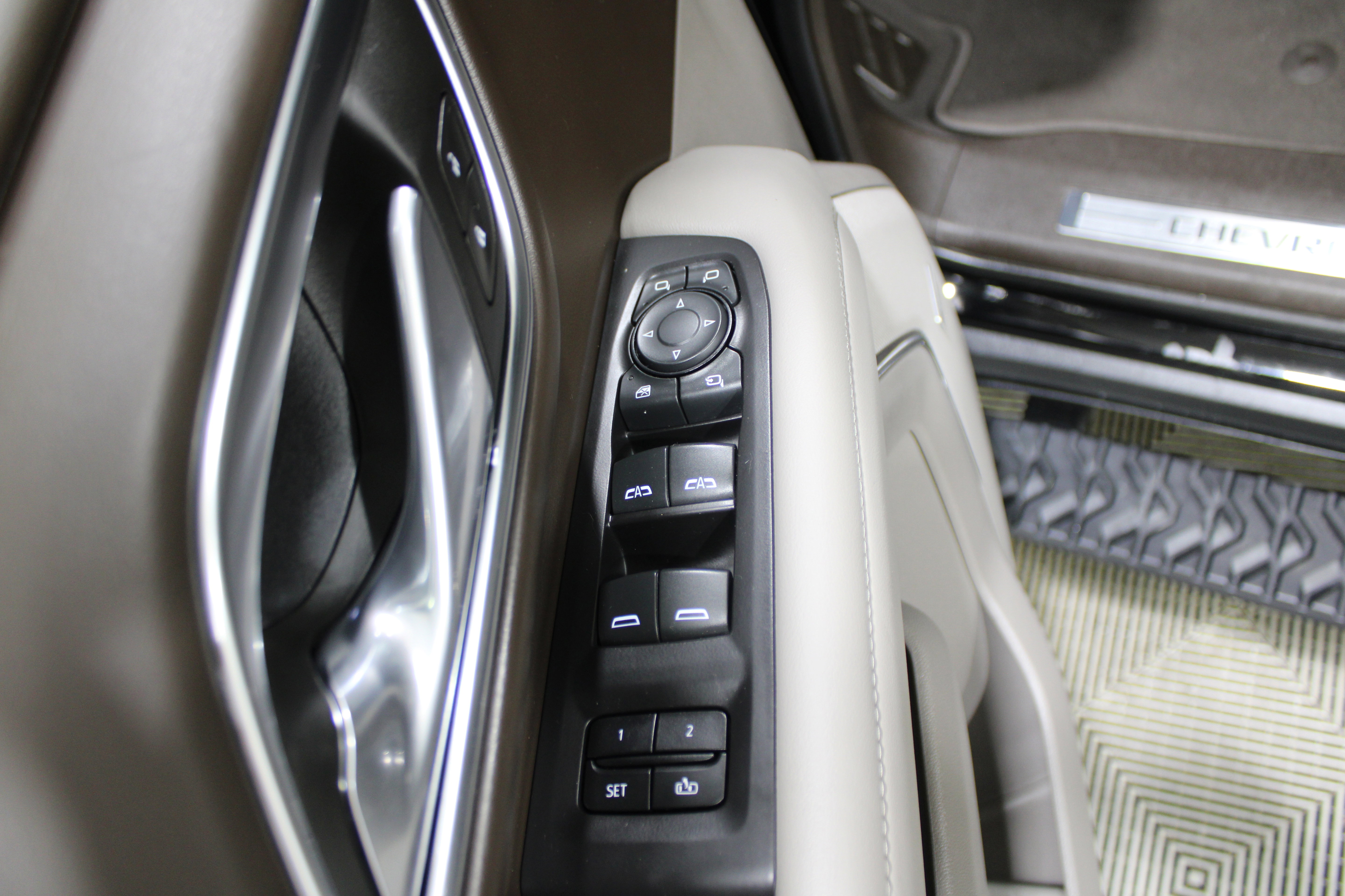 Used 2024 Chevrolet Suburban Z71 w/ Luxury Package image 7