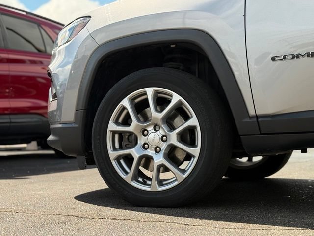 Used 2023 Jeep Compass Latitude w/ Sun and Sound Group AWD/4WD image 46