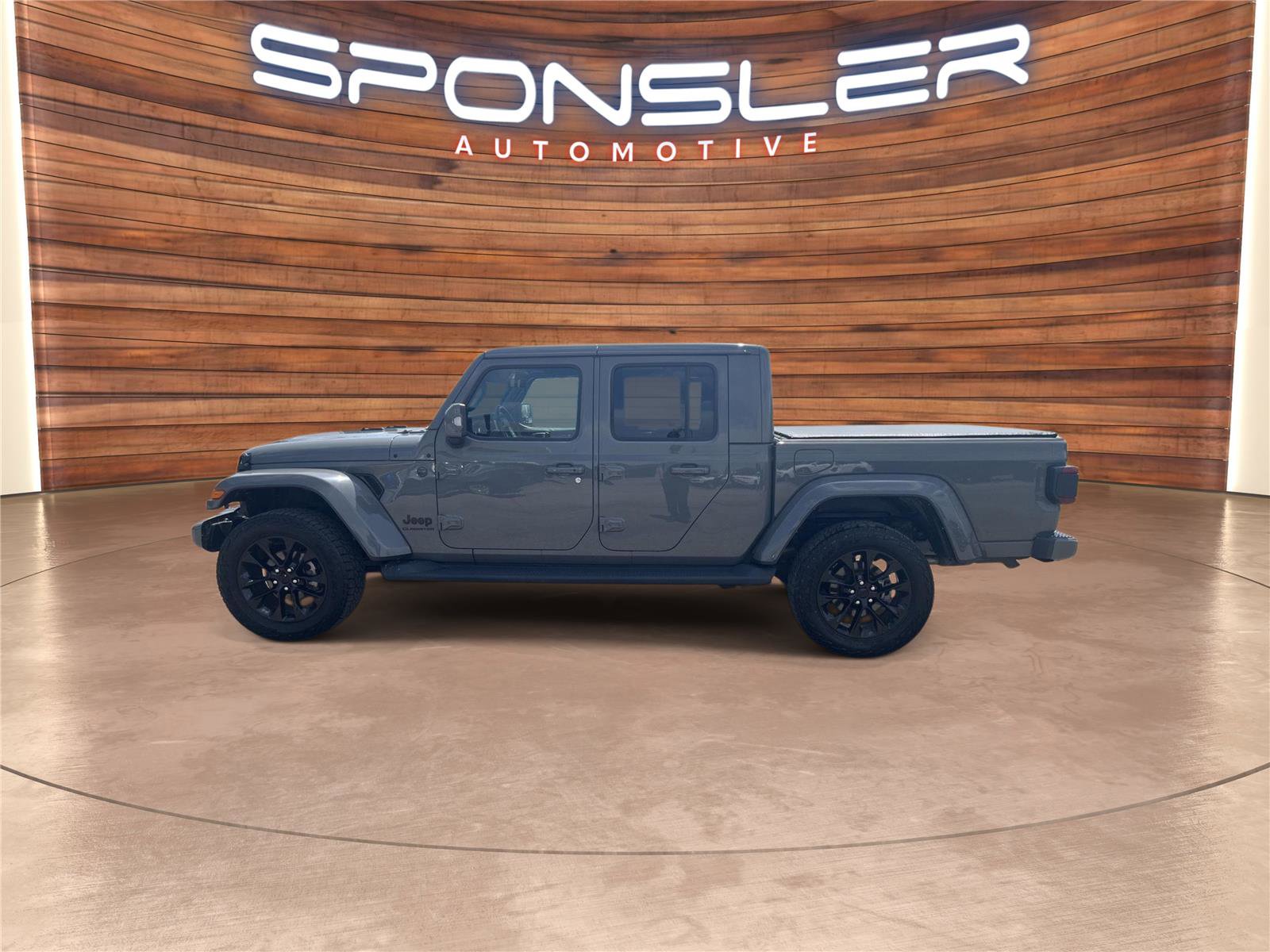 Used 2022 Jeep Gladiator Overland AWD/4WD image 2