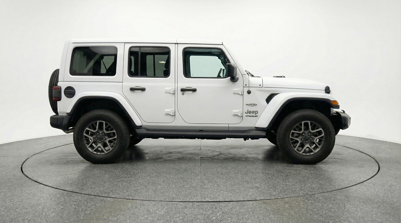 Used 2025 Jeep Wrangler Sahara image 11