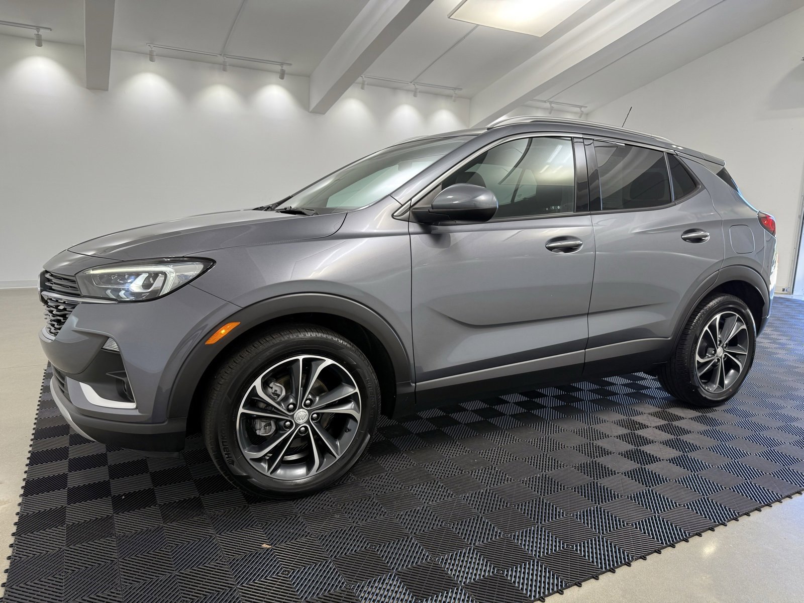 Used 2022 Buick Encore GX Essence image 3