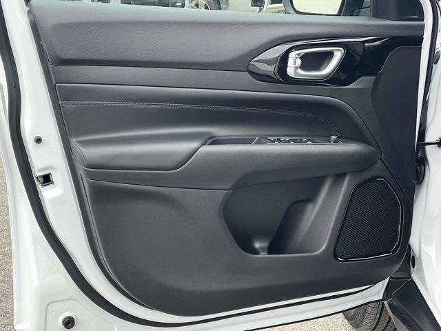 New 2026 Jeep Compass Latitude image 11