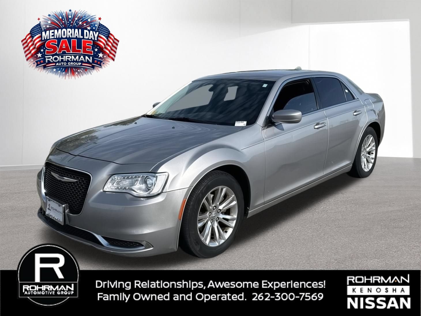 Used 2017 Chrysler 300 Limited RWD image 1
