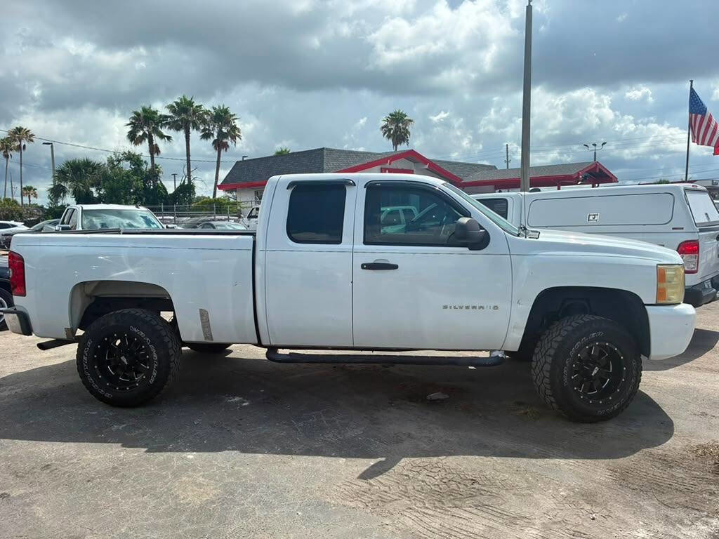 Used 2011 Chevrolet Silverado 1500 W/T w/ LS Package RWD image 7