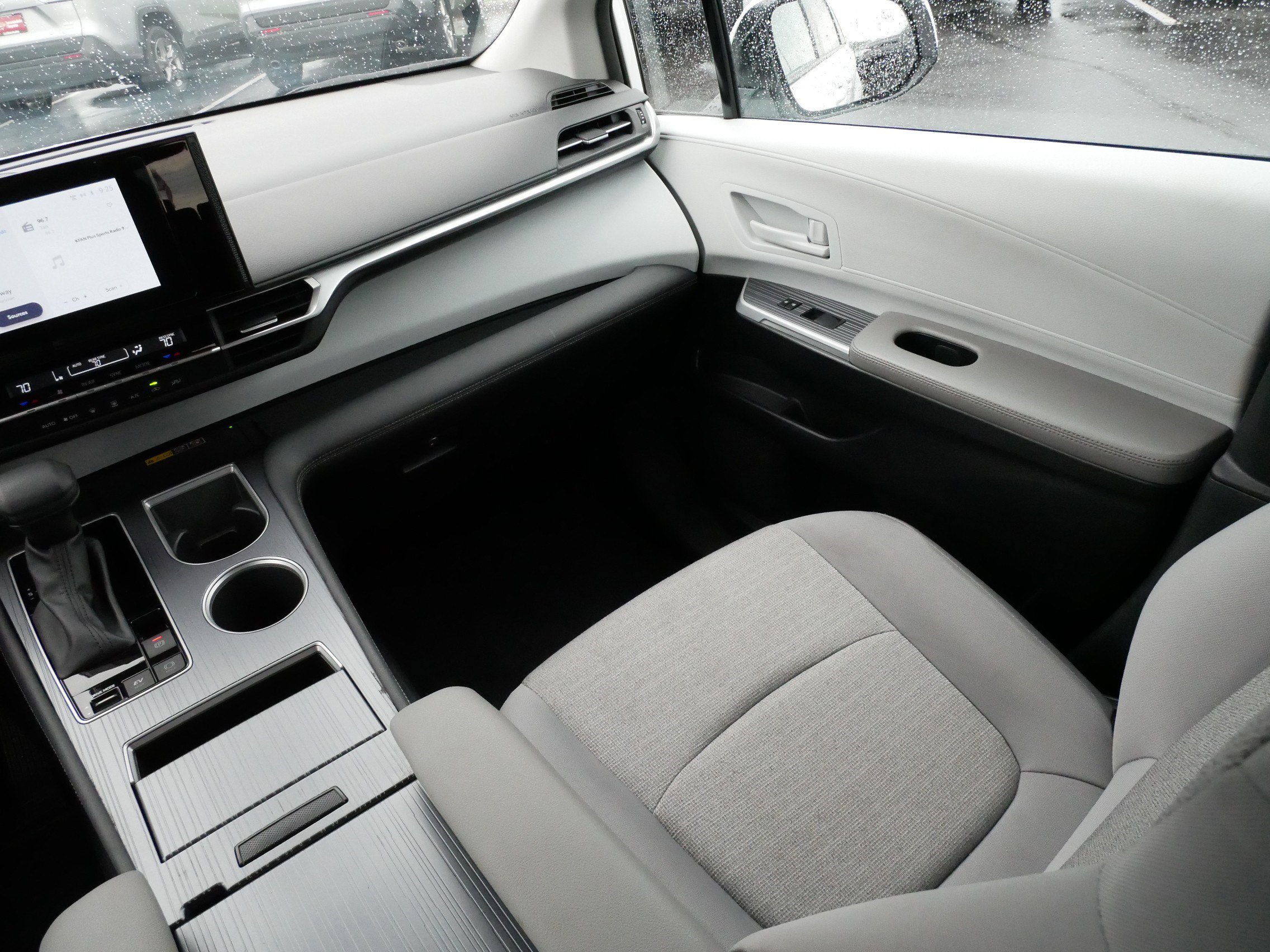 Certified 2025 Toyota Sienna LE FWD image 11