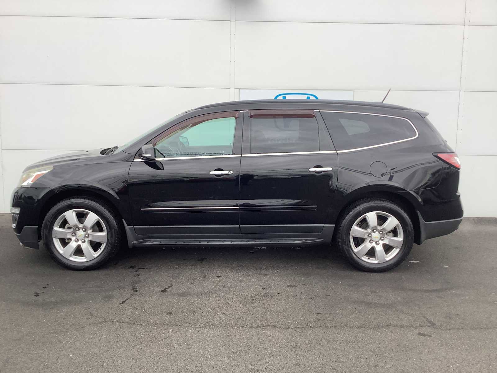 Used 2017 Chevrolet Traverse Premier AWD/4WD image 2