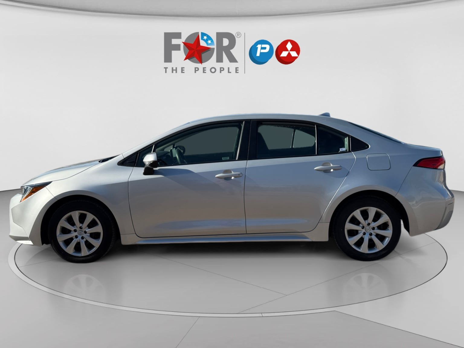 Used 2025 Toyota Corolla LE FWD image 2