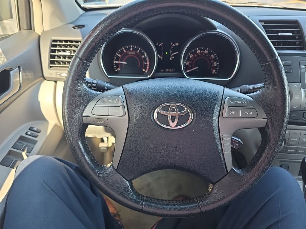 Used 2010 Toyota Highlander SE AWD/4WD image 19