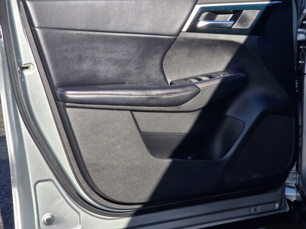 Used 2022 Mitsubishi Outlander SE image 23