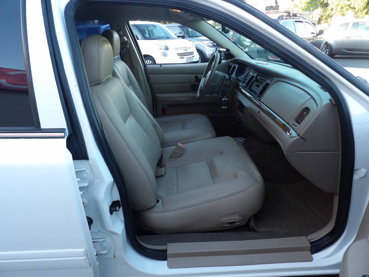 Used 2005 Ford Crown Victoria LX RWD image 6